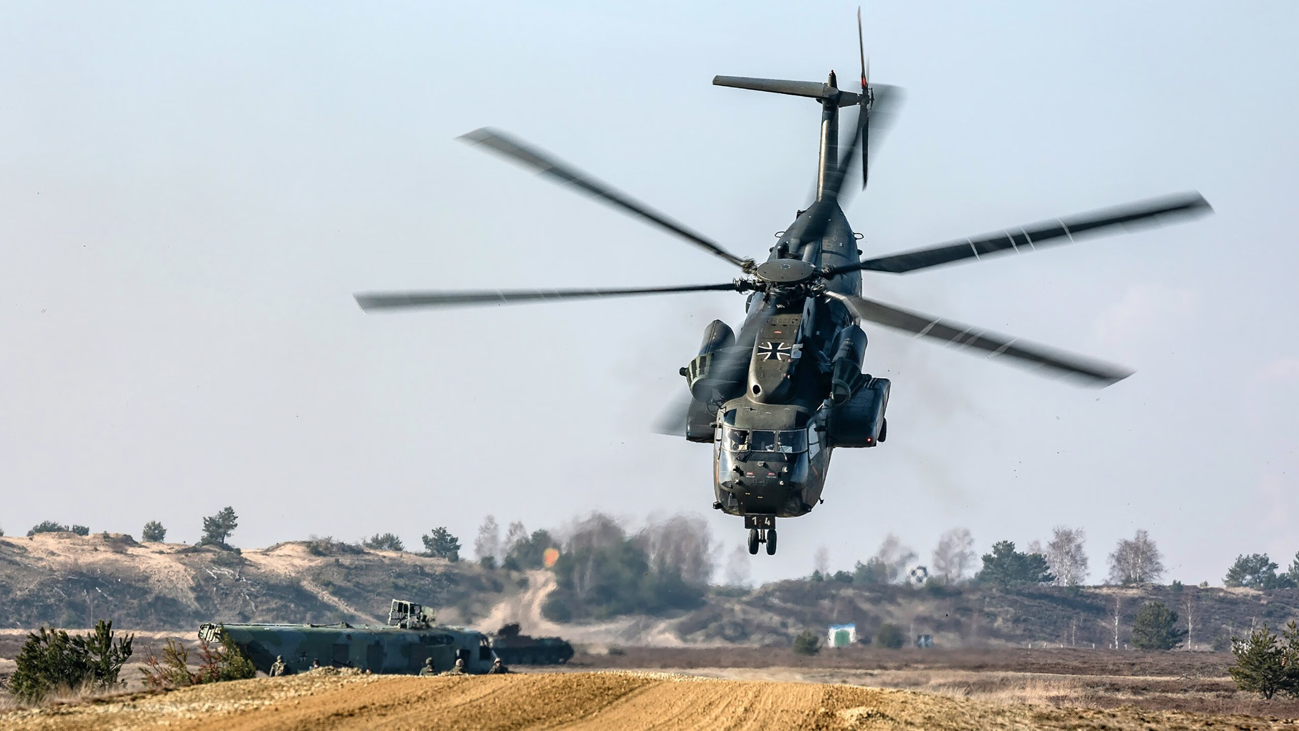 以“足球+旅游+文化”为核心,打造多产业融合示范区,足球文化长廊