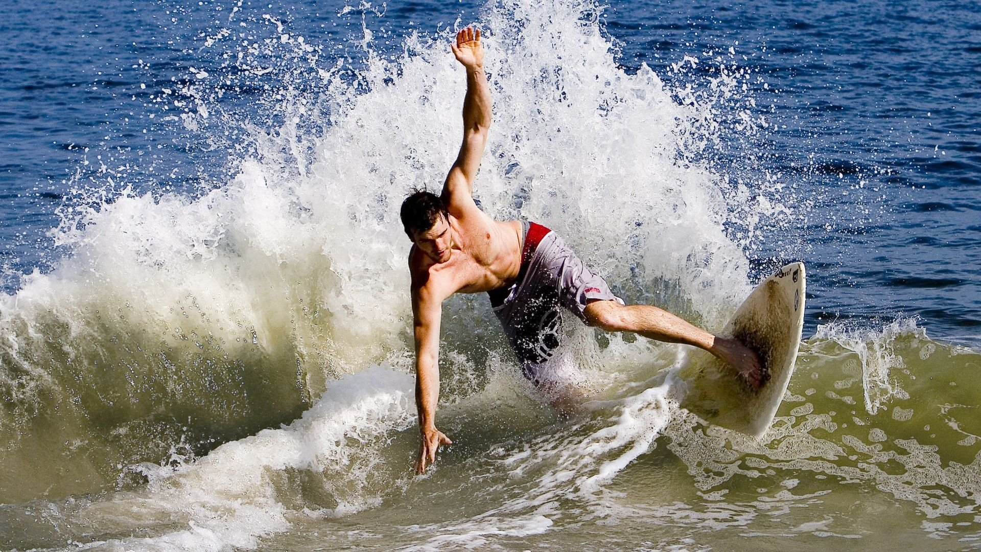 开云官方网站-青少年篮球试点视频教学资源助力普及推广，青少年篮球基本功训练视频